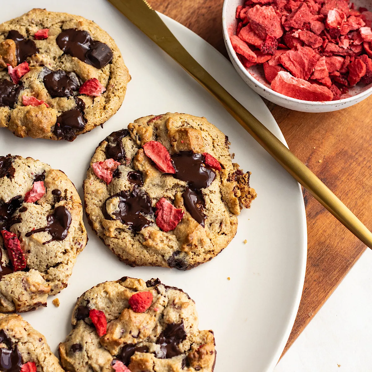 Vegan Strawberry Chocolate Chip Cookies