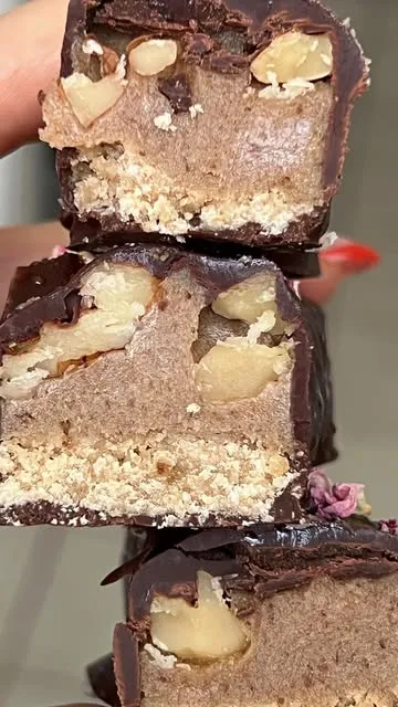 WALNUT CARAMEL BARS