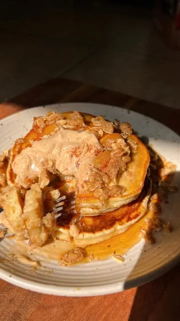 PEACH COBBLER PANCAKES
