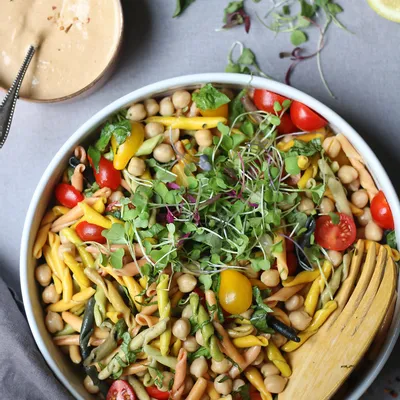Recipe 'Chickpea-Cherry Tomatoes-Basil Pasta Salad in a Peanut-Curry Dressing'