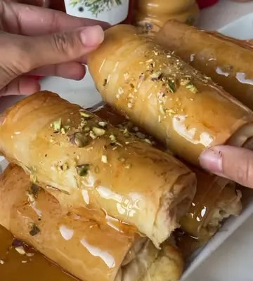 Recipe 'Baklava Custard Rolls'