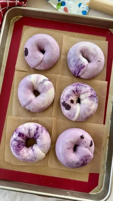 Marbled Blueberry Bagels
