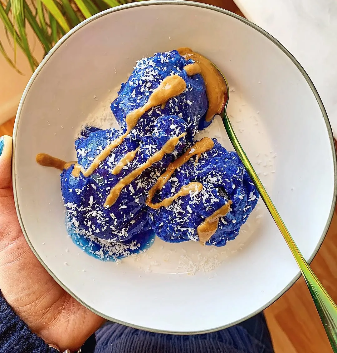 2-ingredient BLUE MAJIK NICECREAM