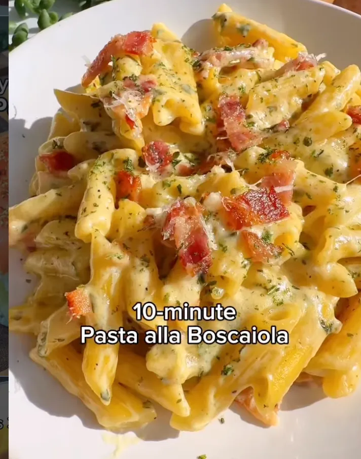 Pasta alla Boscaiola (One-Pan Creamy Bacon Parmesan Pasta)