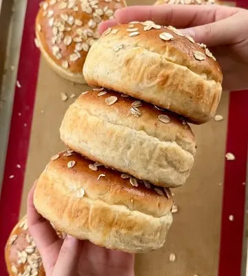Recipe 'Honey Oatmeal Burger Buns'
