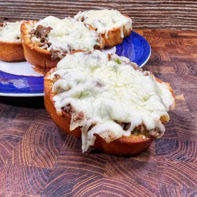 Recipe 'Texas Toast Garlic Bread Cheesesteaks: A Flavorful Twist'