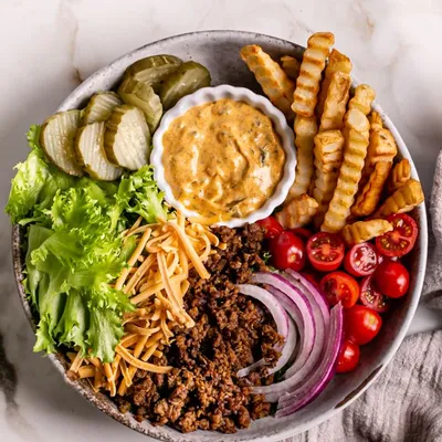 Recipe 'Vegan Cheeseburger Salad Bowls'