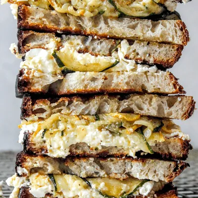 Recipe 'Feta & Zucchini Egg Sandwich'