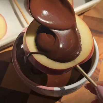 Recipe 'Chocolate covered apple slices'