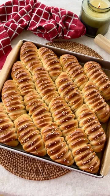 Mozzarella Stuffed Wool Bread