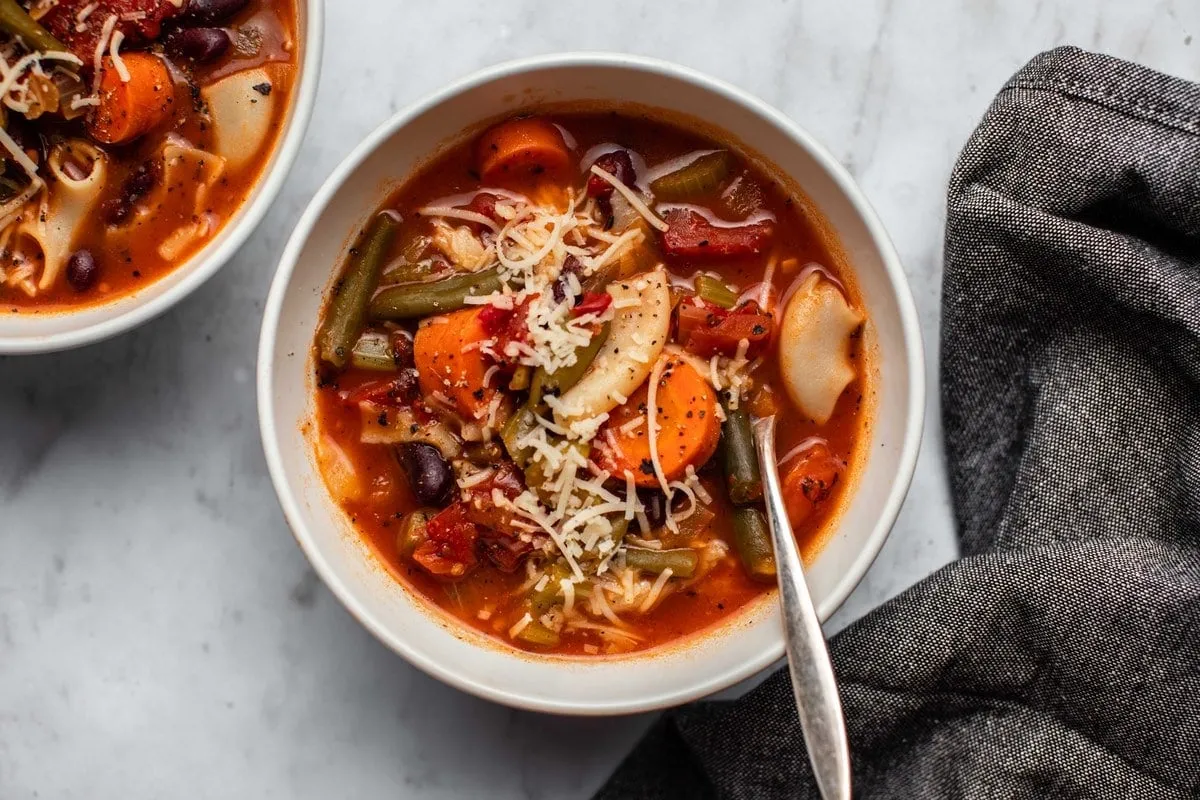 One Pot Vegan Minestrone Soup