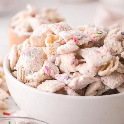 Recipe 'Birthday Cake Chex Mix'