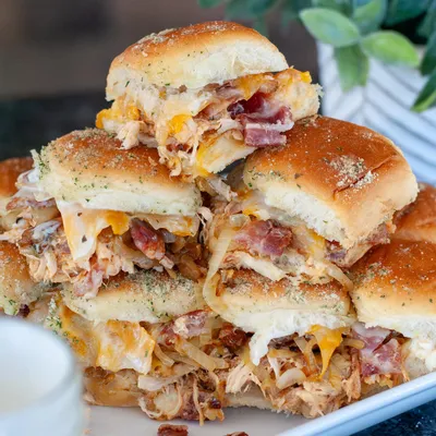 Recipe 'Chicken Bacon Ranch Sliders'