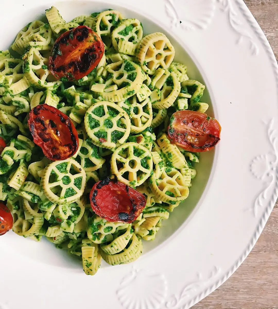 CLASSIC 5-MINUTE VEGAN & NUT-FREE SPINACH PESTO PASTA