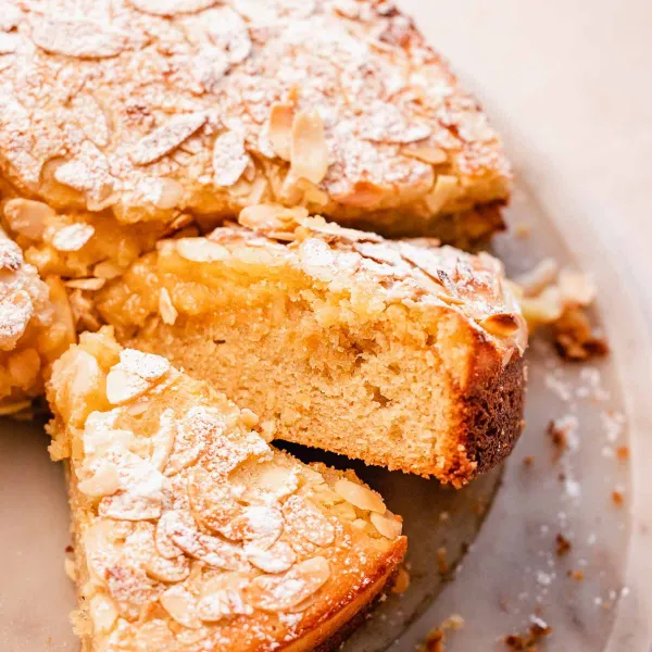ALMOND COFFEE CAKE WITH GOOEY ALMOND TOPPING