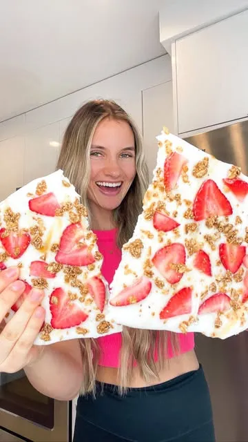 STRAWBERRY FROZEN YOGURT BARK