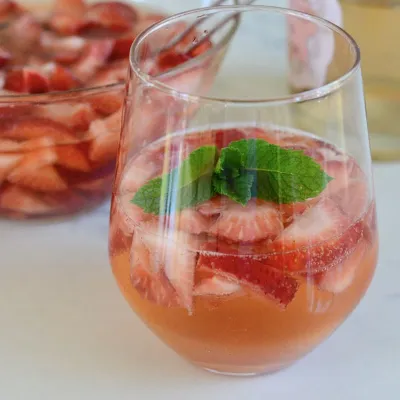 Recipe 'German Strawberry Punch | Erdbeerbowle'