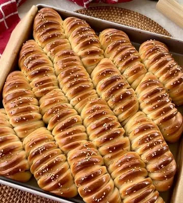 Recipe 'Mozzarella Stuffed Wool Bread'