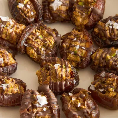 Recipe 'Stuffed Dates (Baklava-Style)'