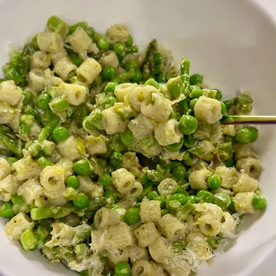 Recipe 'Creamy Spring Pesto Pasta with Asparagus, Leeks, and Peas'