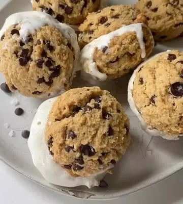 Recipe 'Chocolate Chip Cookie Ice Cream Sandwiches'