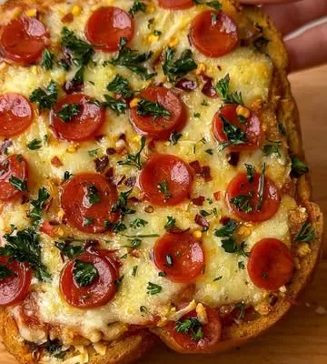 Recipe 'Garlic Bread Pizza Toast'