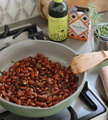Recipe 'Rosemary Maple Almonds'