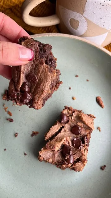 CHOCOLATE PB CHICKPEA BARS