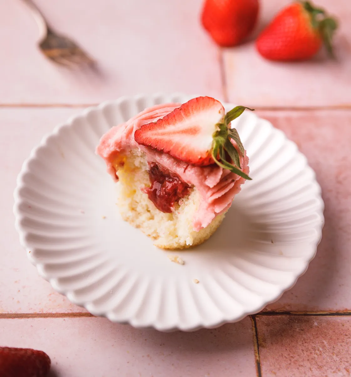 Easy Vanilla and Strawberry Filling Cupcake Recipe