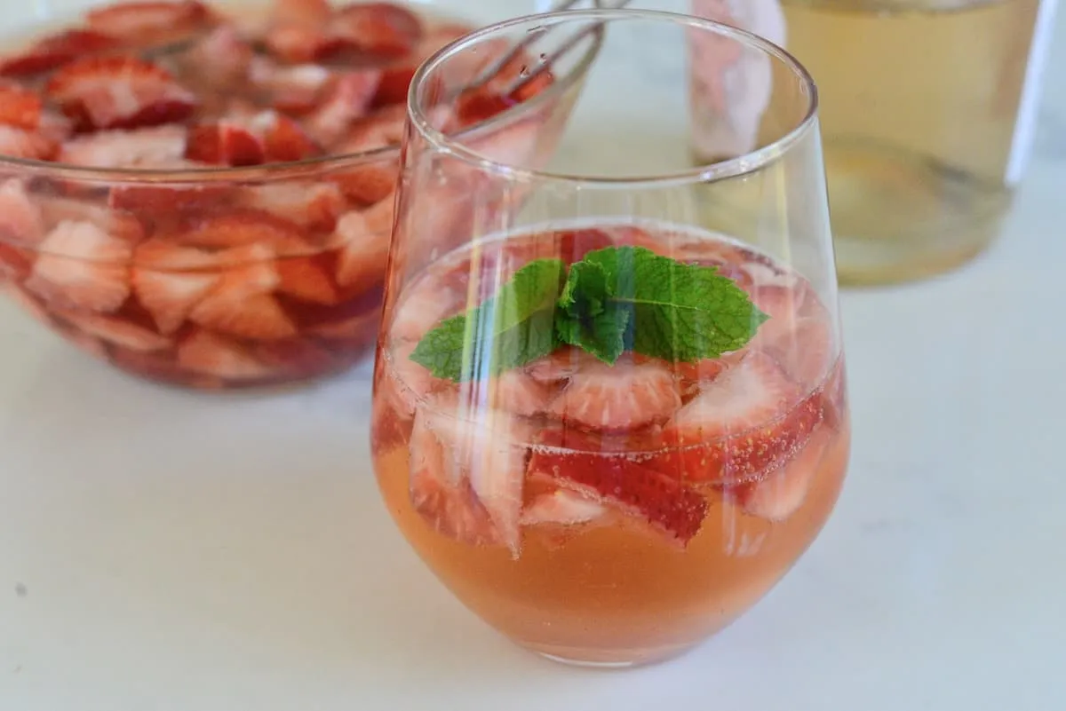 German Strawberry Punch | Erdbeerbowle