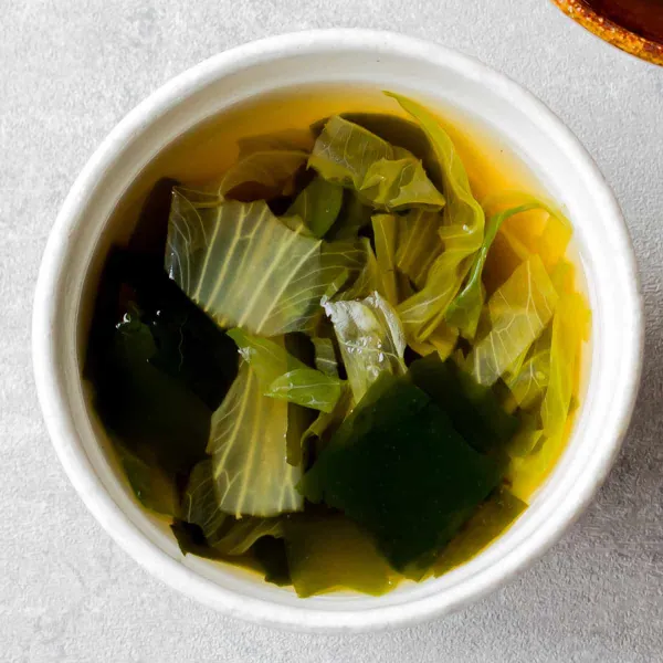 Simple Wakame and Lettuce Soup