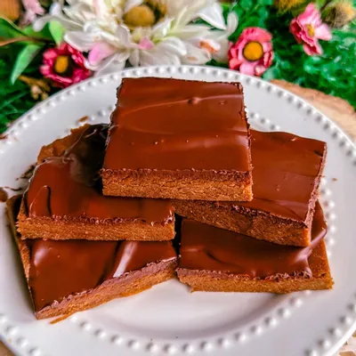 Recipe 'Vegan & Gluten-free Peanut Butter Cup Protein Bars'