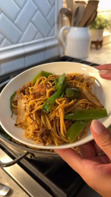 Sticky Garlic Noodle Stir-Fry!