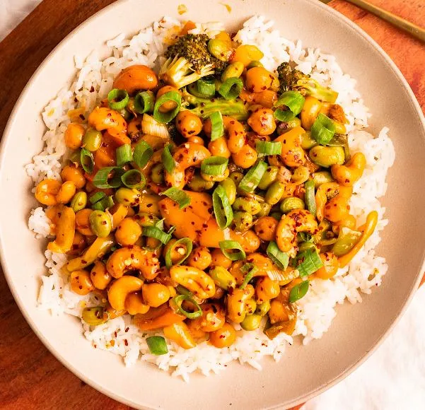 VEGAN STICKY CASHEW CHICKPEAS