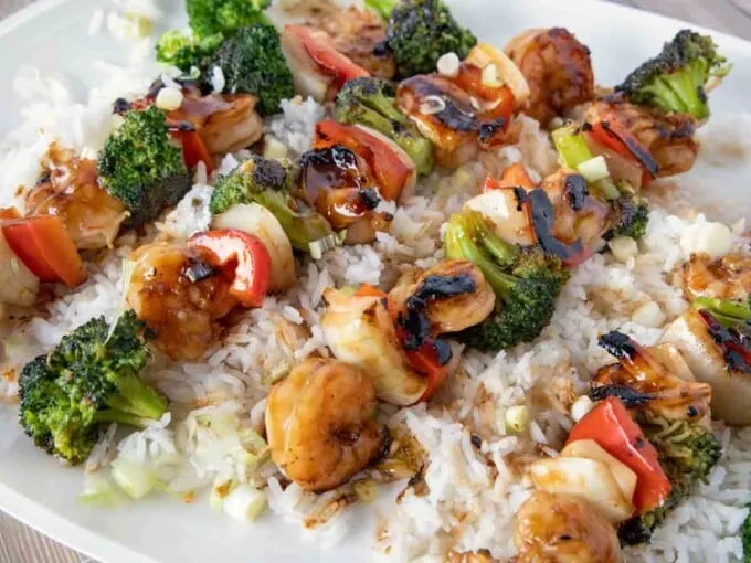 ASIAN-STYLE GRILLED SHRIMP AND BROCCOLI SKEWERS
