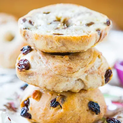 Recipe 'Easy Homemade Cinnamon Raisin Bagels'