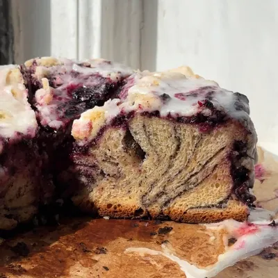 Recipe 'Lemon Blueberry Poppyseed Streusel Cinnamon Roll'