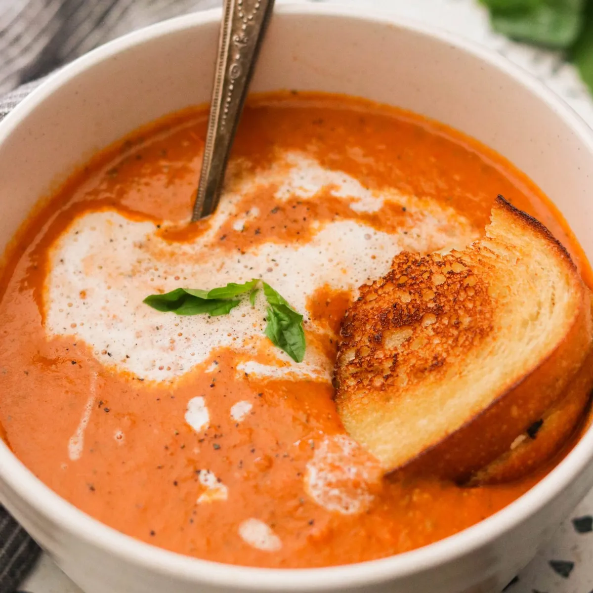 Healthy Roasted Tomato Soup (Paleo, Whole30, Vegan)
