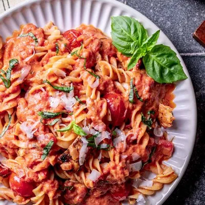 Recipe 'Delicious Italian Pink Sauce Fusilli Pasta with Chicken'