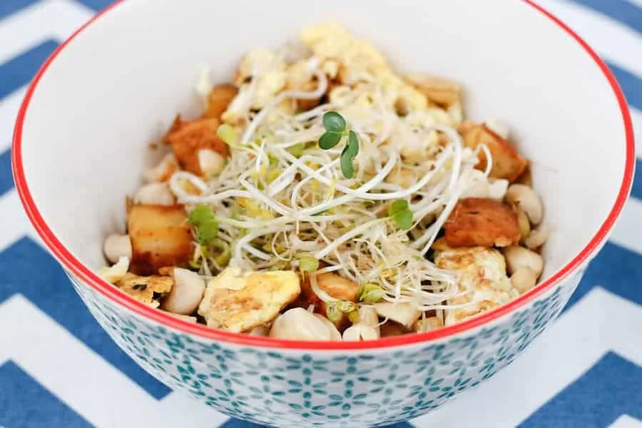 Vegetarian paleo pad thai (veg, paleo, gf, vegan option)