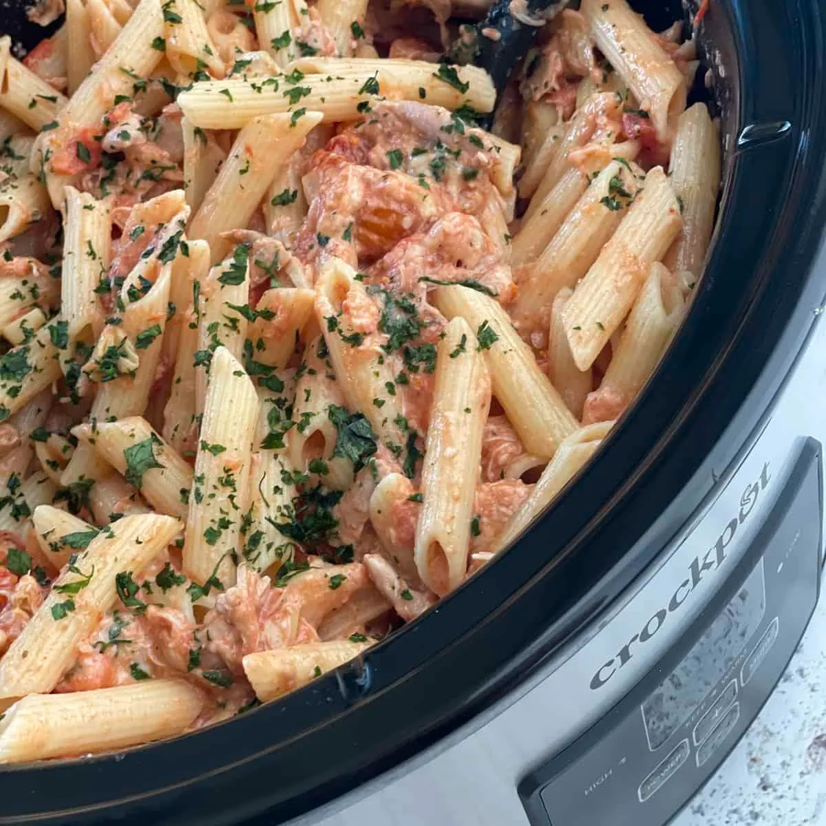 Slow Cooker Creamy Tuscan Chicken Pasta Recipe