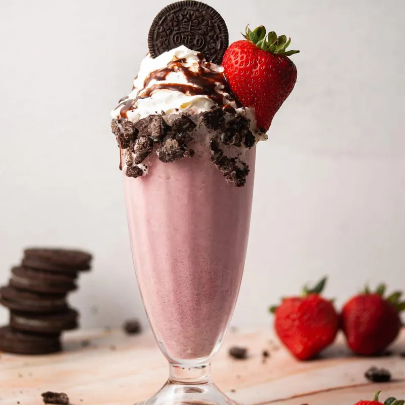 3-Ingredient Strawberry Oreo Milkshake