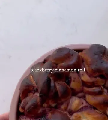 Recipe 'Blackberry puree filling cinnamon rolls'