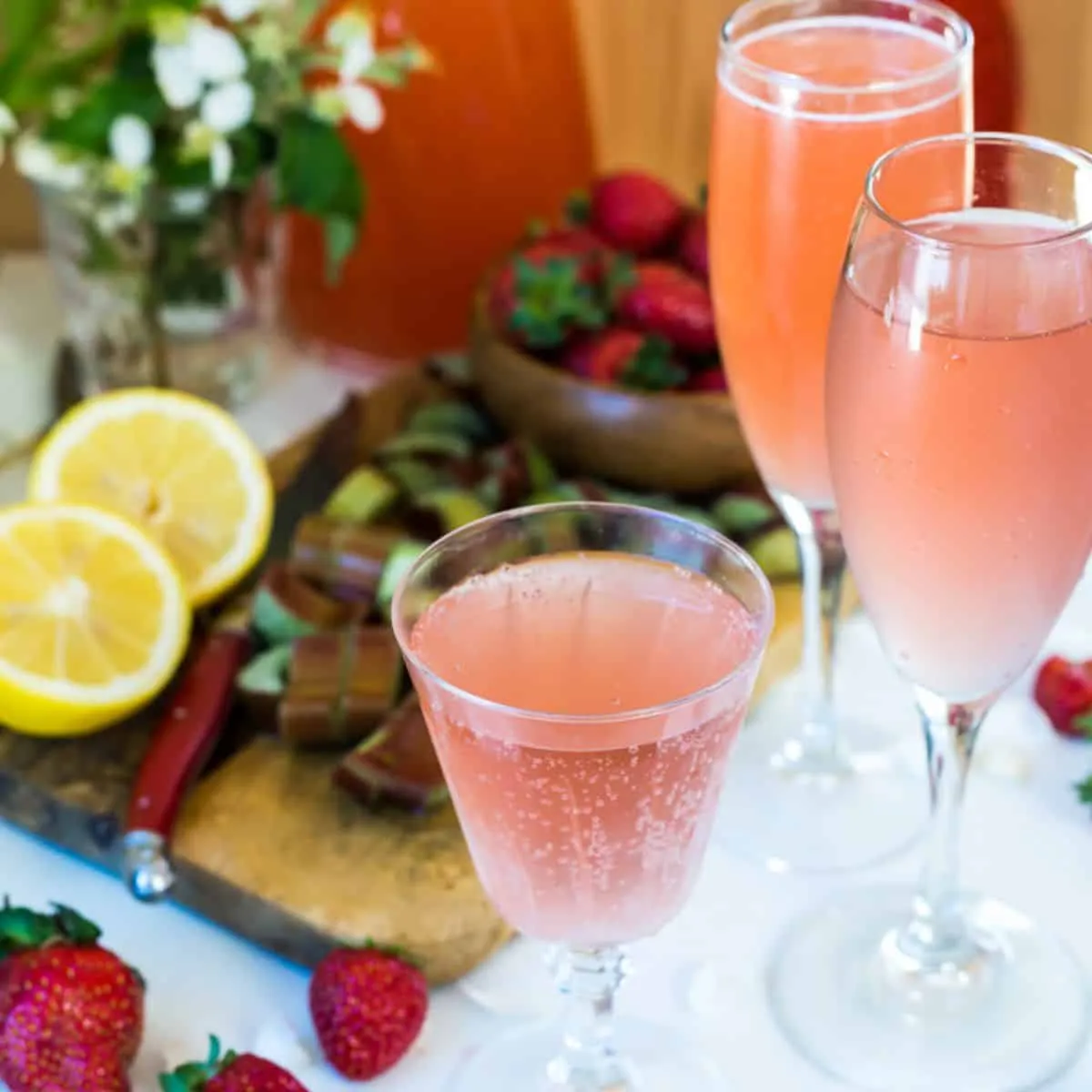Alcohol-Free Strawberry rhubarb gin fizz