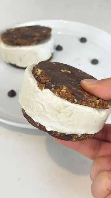 PROTEIN ICE CREAM SANDWICHES🤤 (dairy and gluten free)