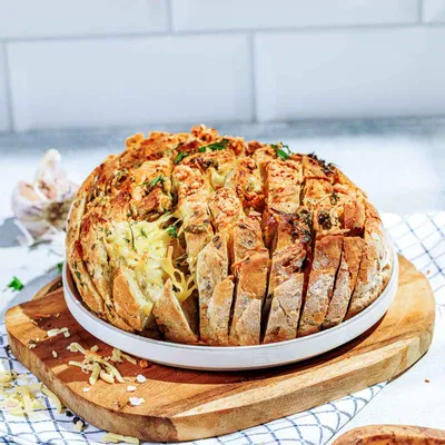 Recipe 'Cheesy Garlic Pull-Apart Bread'