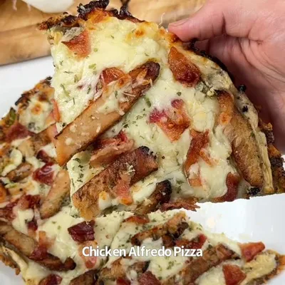 Recipe 'Broccoli Crust Chicken Alfredo Pizza'