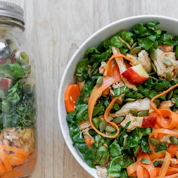 Crunchy Chicken, Spinach, Apple &amp; Carrot Salads &amp; Homemade Dressing
