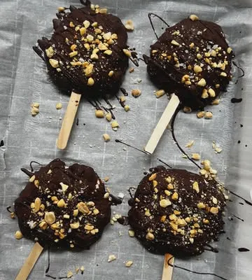 Recipe 'CHUNKY MONKEY YOGURT POPS'