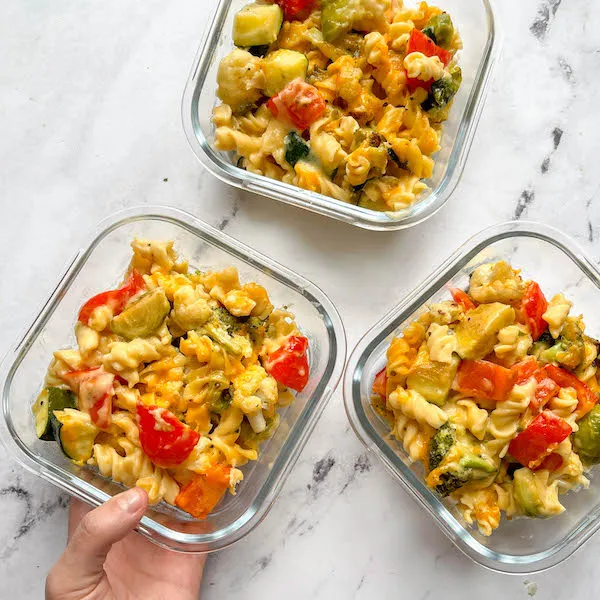 Veggie Mac and Cheese With Cauliflower, Zucchini and Bell Pepper